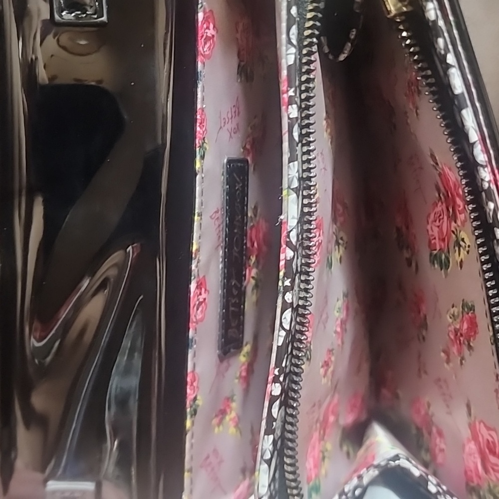 Betsey Johnson Diamonds Are A Girls Best Friend Crossbody EUC - Picture 5 of 8